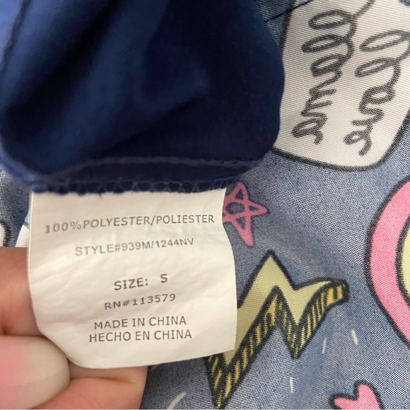 Green Town S scrub top with colorful llama and rainbow print w/ 2 front pockets - Picture 11 of 11